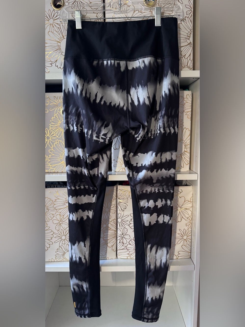 Lucy Tie-Dye Leggings in Black & White Size S